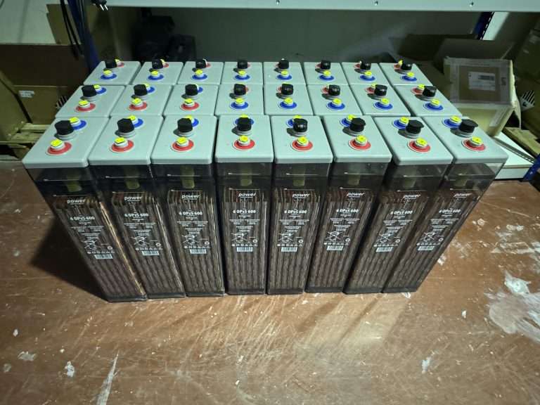 Pack de 48V compuesto por 24 baterías 6 OPzS 600 (Vista frontal)