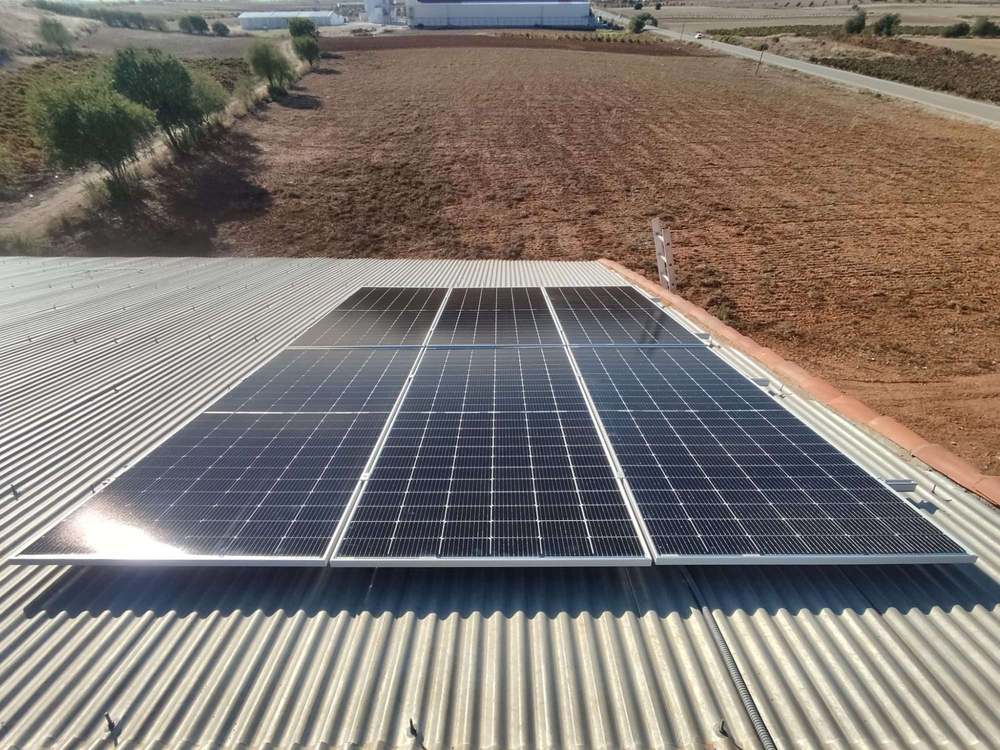 Paneles solares rotos