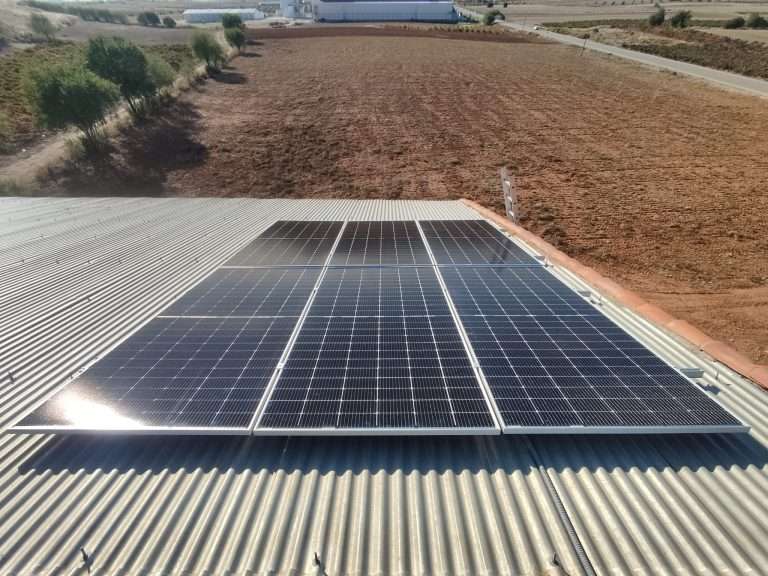 Paneles solares rotos
