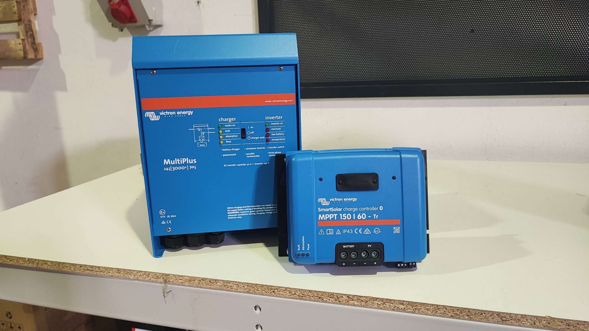 Inversor Victron Multiplus y regulador SmartSolar