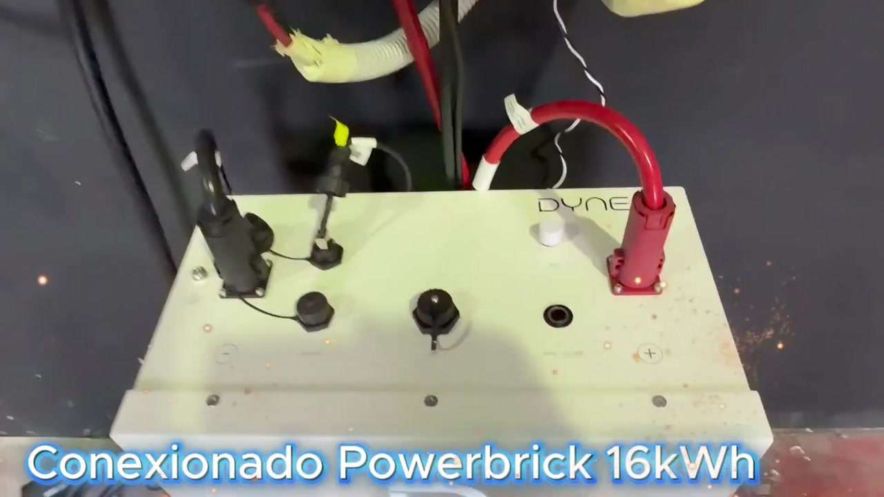Panel superior de conexiones de la batería Dyness Powerbrick 16kWh