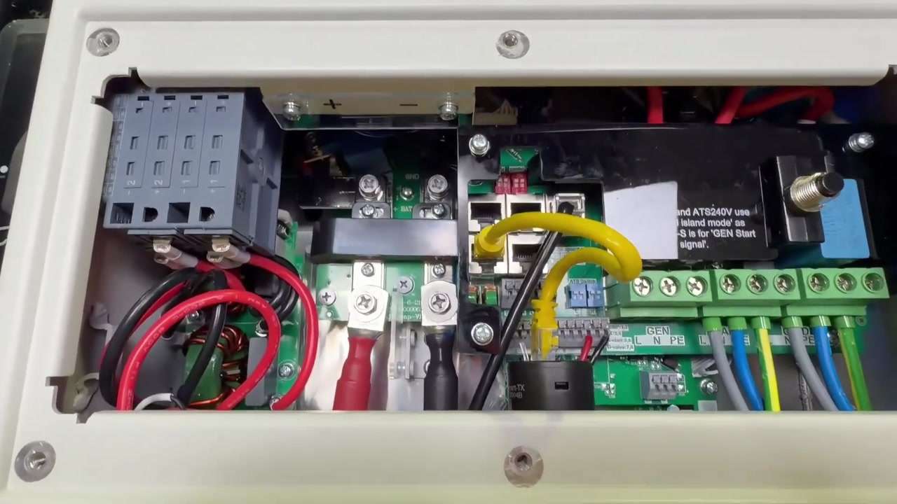 Conexión del cable RJ45 de la antena LoRa al puerto Meter del inversor Deye