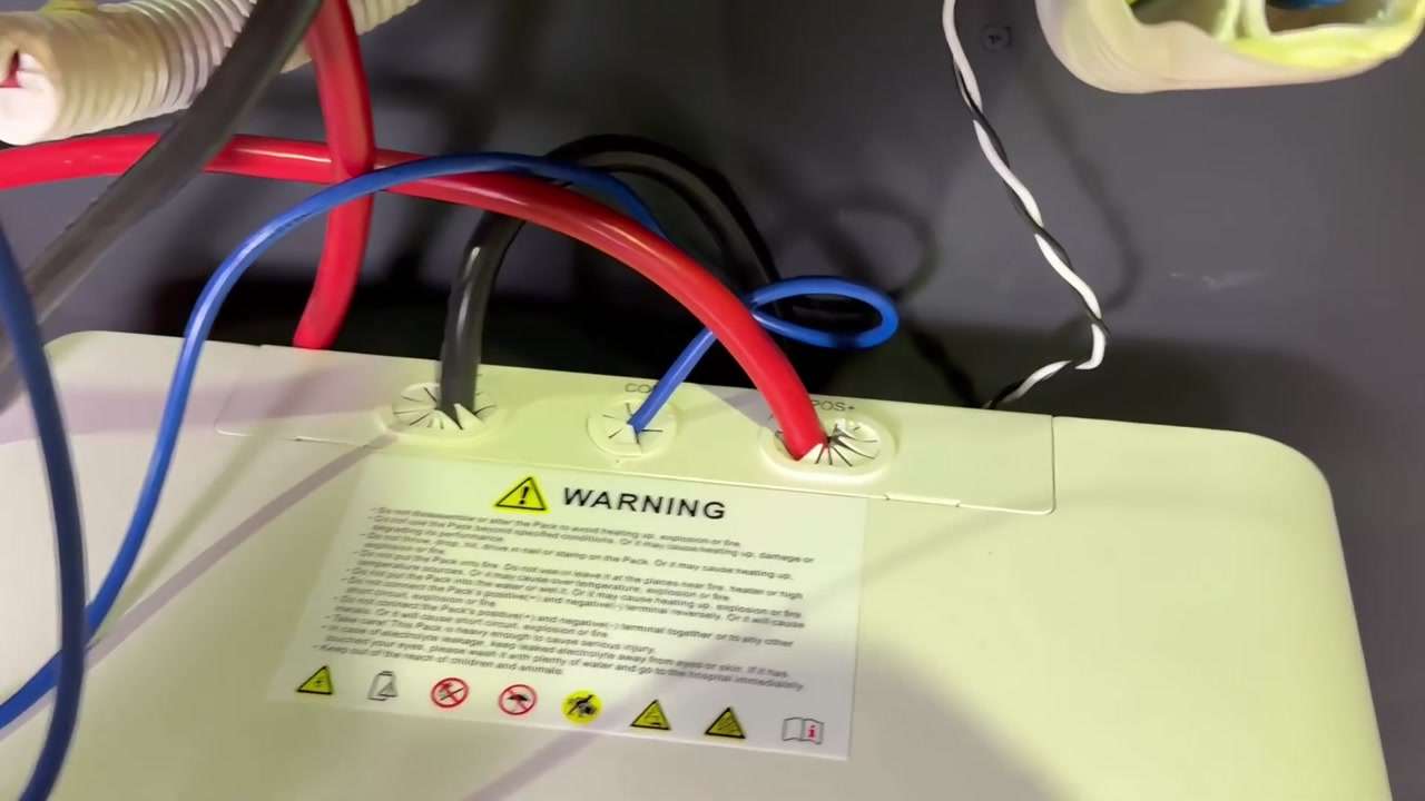 Conexionado de cables de potencia DC en batería Felicity 16kWh