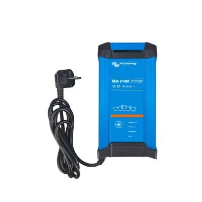 Cargador de Baterías Victron Blue Smart IP22 12V 30A (3 salidas) - CuencaSolar