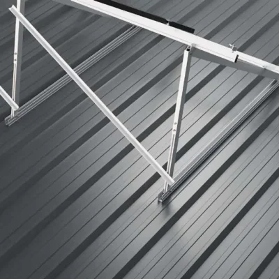 Kit de estructura Sunfer para 6 paneles solares en vertical – triángulo cerrado regulable para cubierta plana o inclinada - CuencaSolar