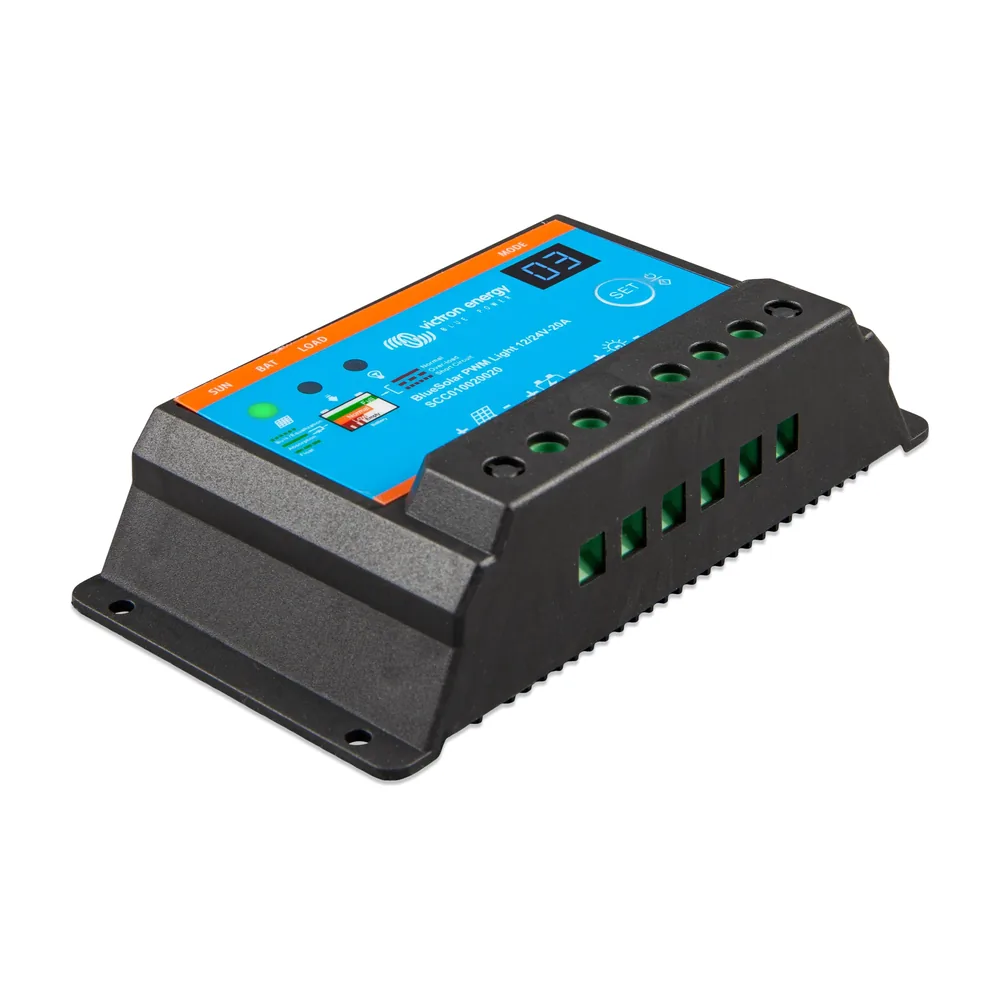 SCC010020020_BlueSolarPWM-LightChargeController12-24V-20Aright