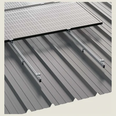 Kit de estructura Sunfer para 16 paneles solares en vertical – cubierta metálica con carril continuo y fijación atornillada - CuencaSolar